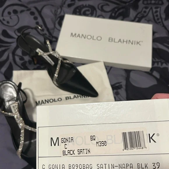 Manolo Blahnik Italian Craftsmanship - Picture 4 of 10